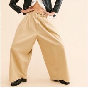 FARM Rio Tan/Khaki Low Waisted Pleated Wide Leg Trouser Pants
